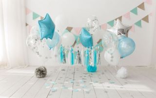 Decorate a Birthday Party Room with Balloons