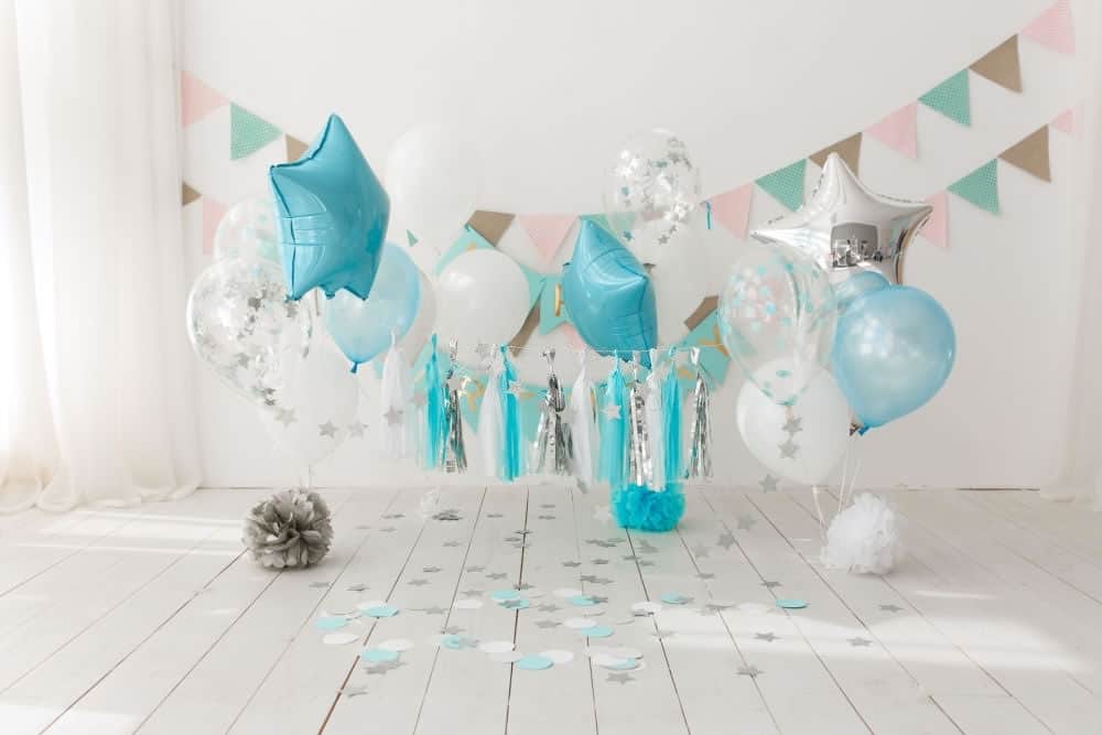 Decorate a Birthday Party Room with Balloons